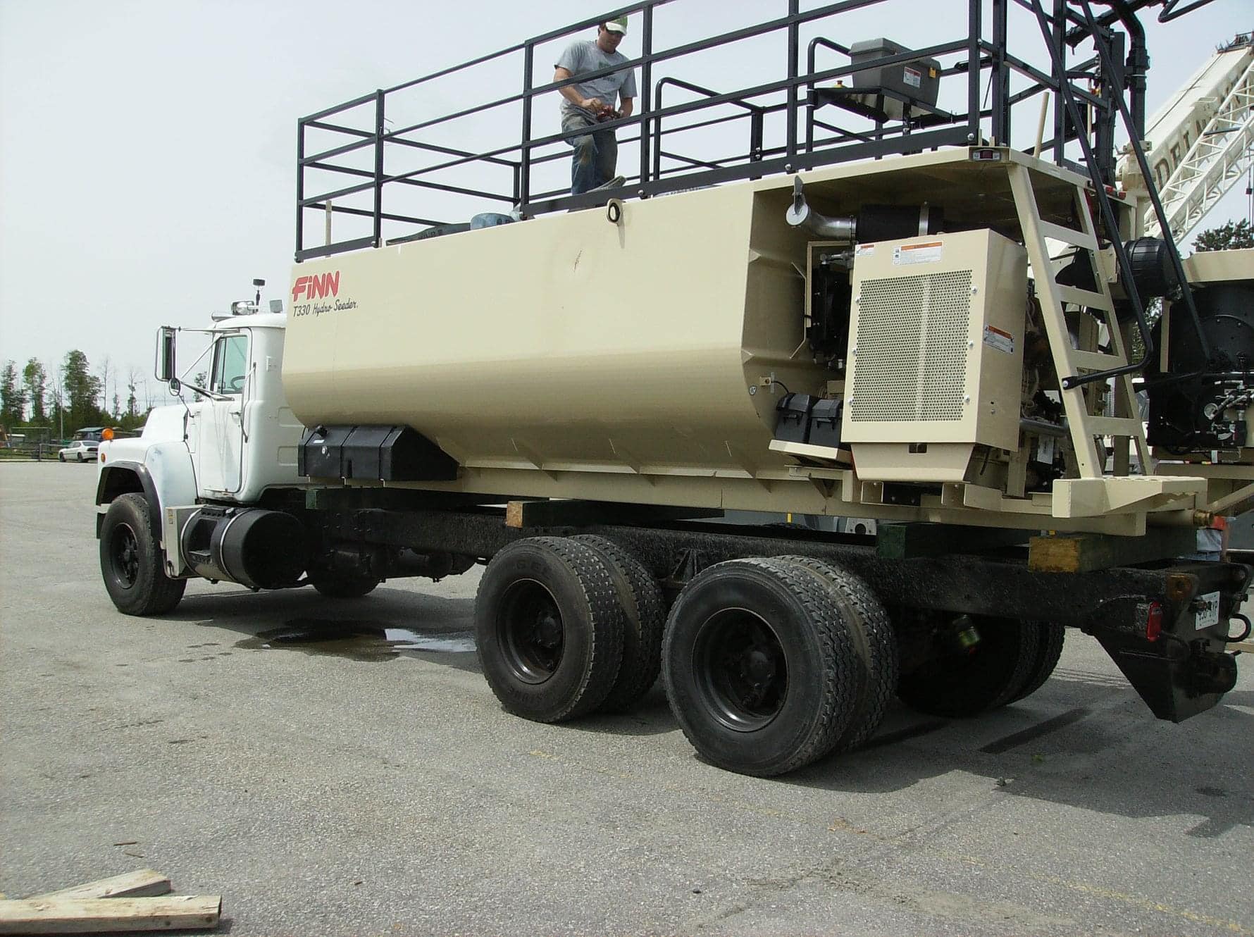 Cedar deck construction by Lafleur Gardens